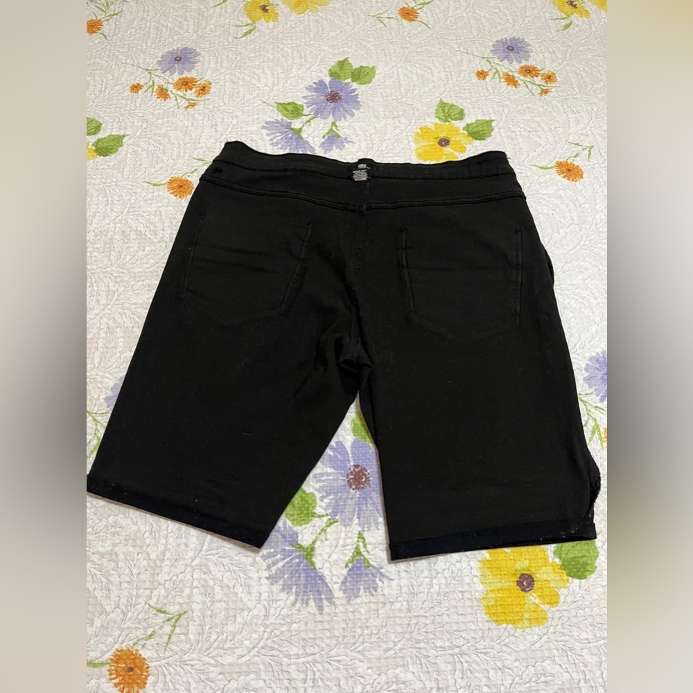 (H) Benjamin Black Men's Black Denim Shorts - Picture 4 of 12